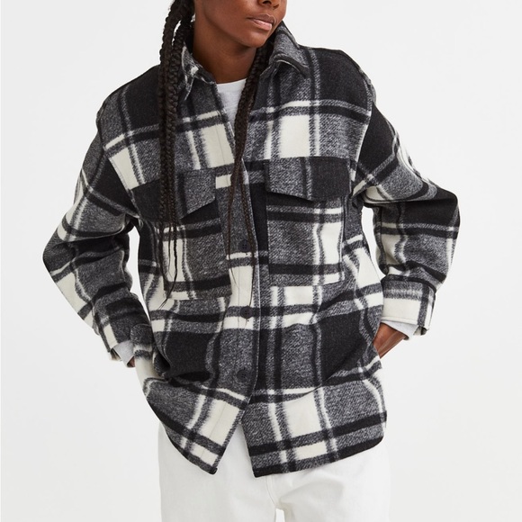 H&M plaid shacket 🖤 - Picture 2 of 5